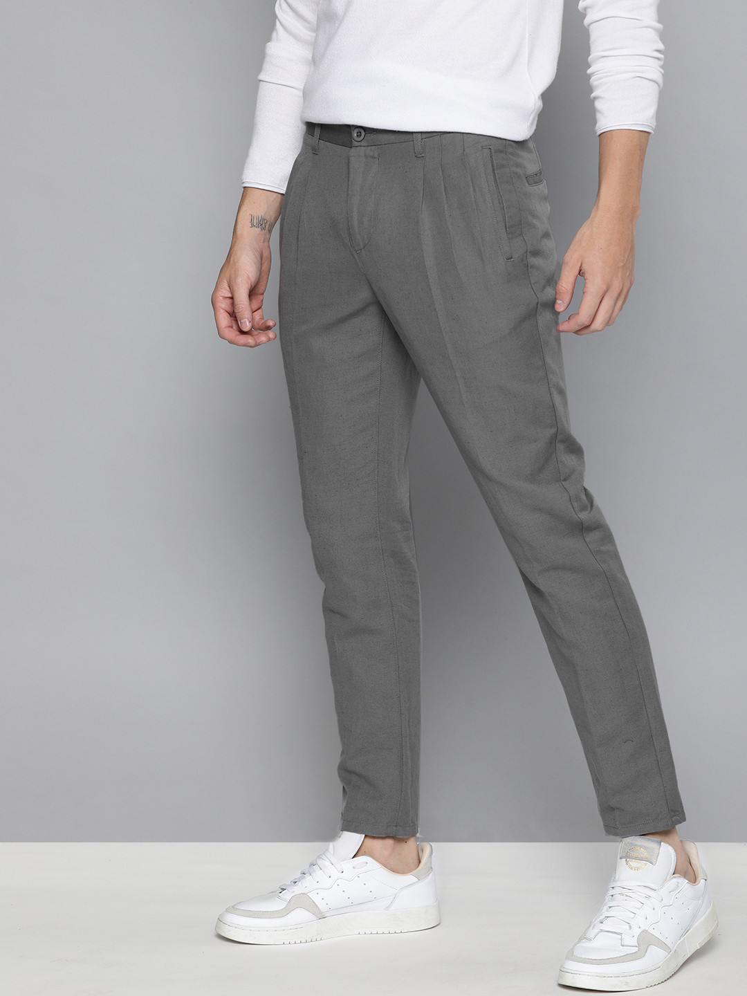 Mast & Harbour Men Charcoal Grey Slim Fit Solid Regular Pleated Linen Cotton Trousers