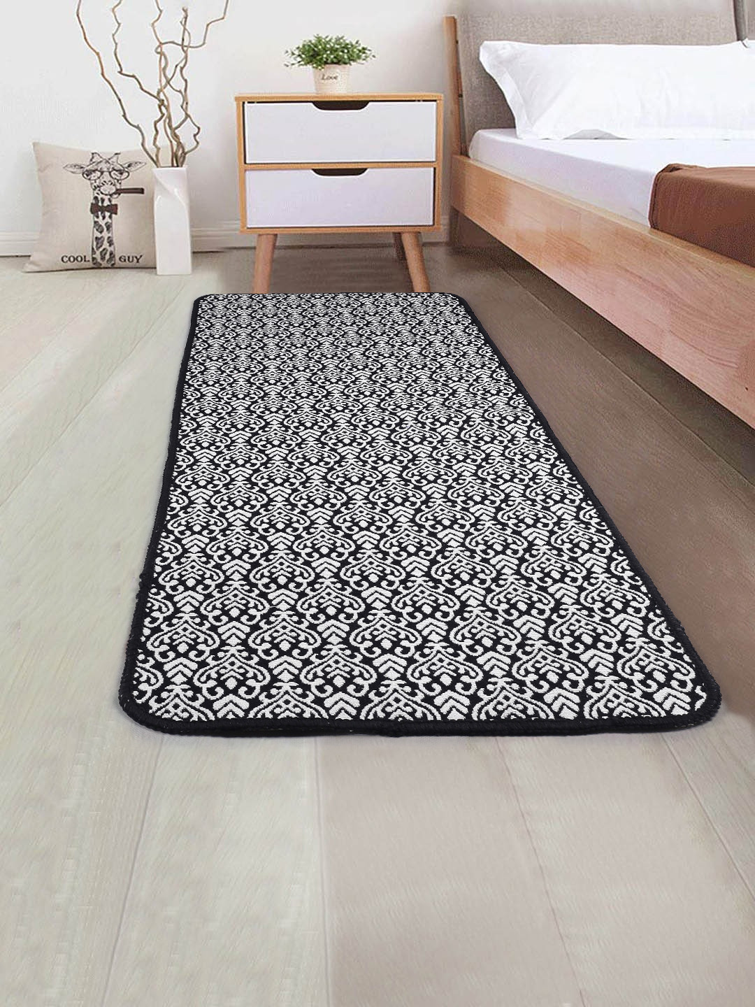 Saral Home Black & Beige Printed Tufted Anti-Skid Floor Runner