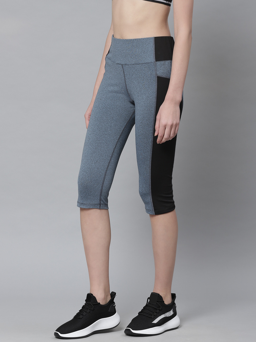 CHKOKKO Women Teal Blue Slim Fit Solid Three-Fourth Yoga Tights