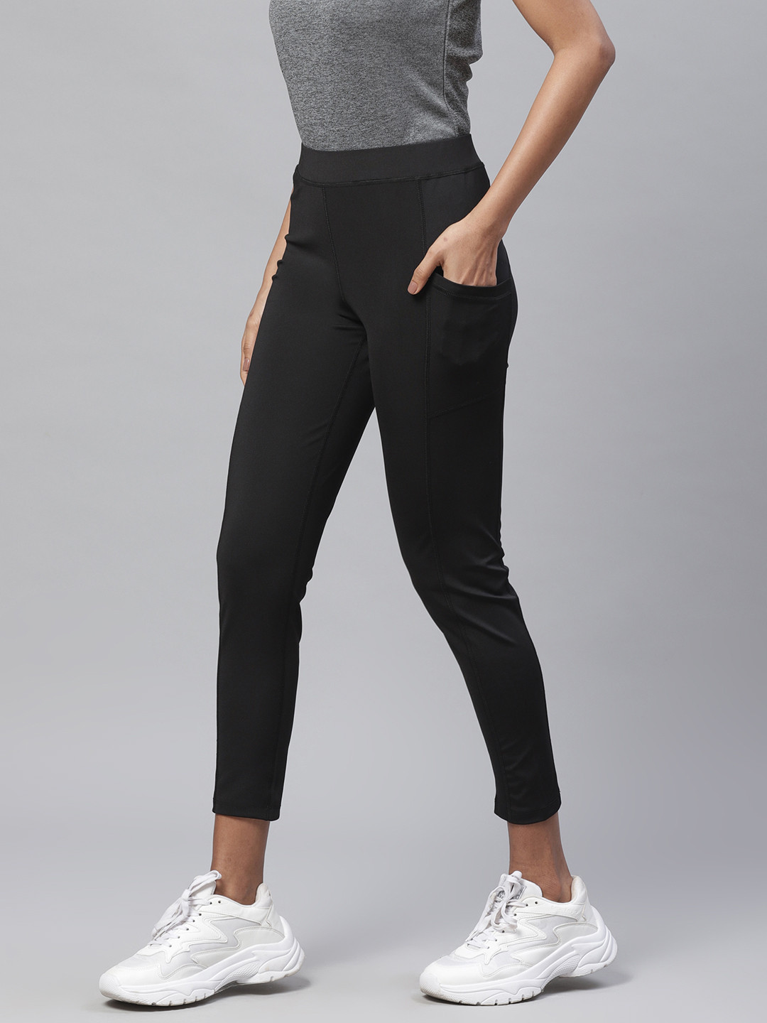 CHKOKKO Women Black Solid Cropped Yoga Tights