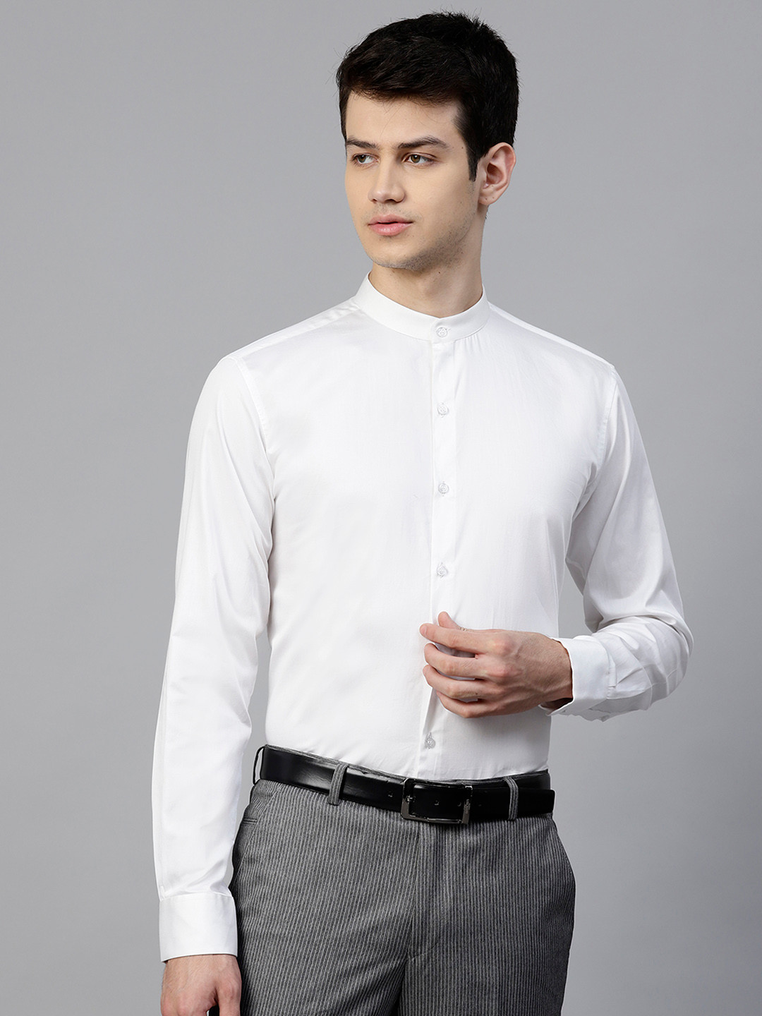 MANQ Men White Slim Fit Solid Smart Casual Shirt