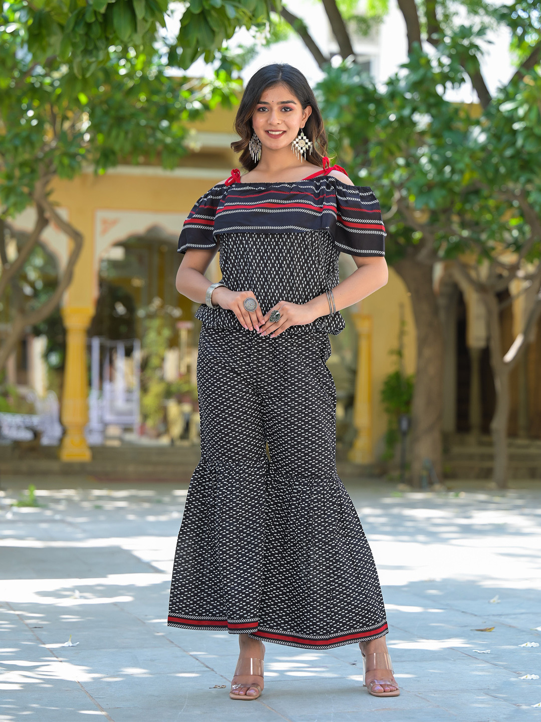 YASH GALLERY Women Black & White Printed Co-ords