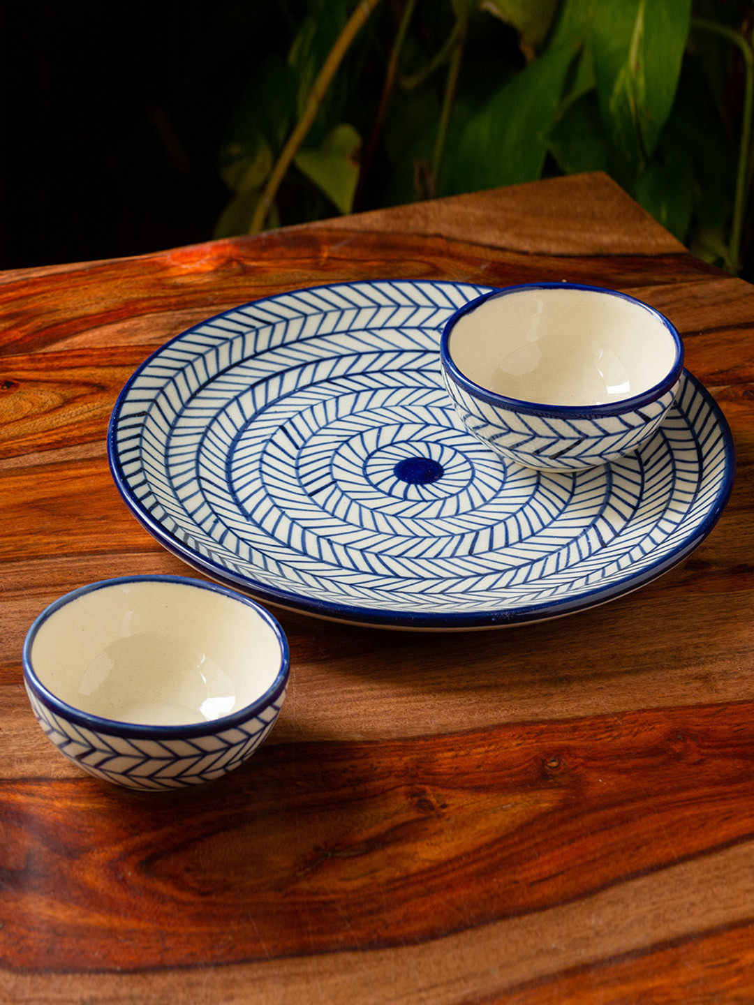 ExclusiveLane Indigo Chevron' Hand-painted Blue Geometric Ceramic Microwave Safe 3 Piece Dinner Set