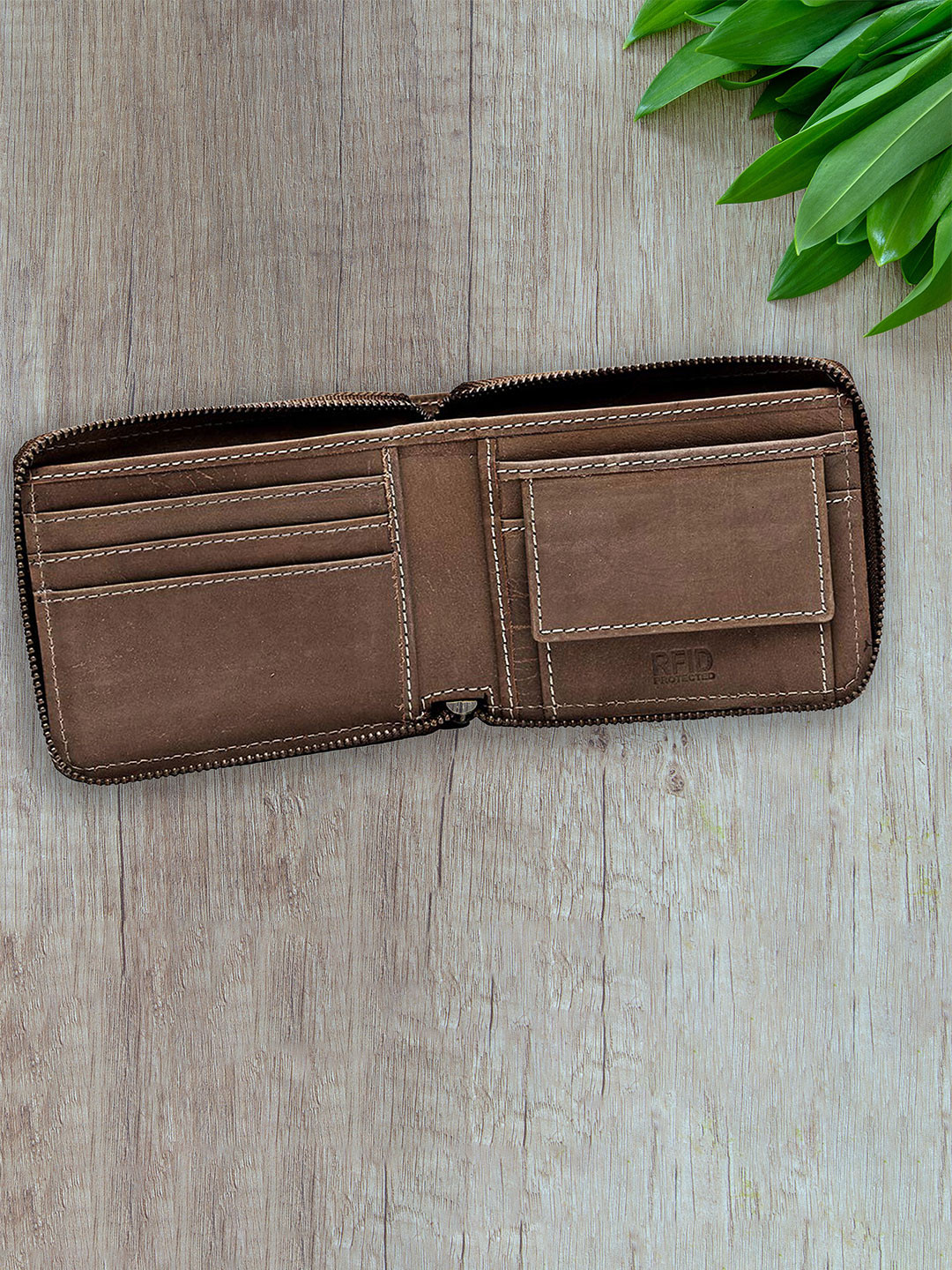 Teakwood Leathers Men Brown Solid Leather Zip Around Wallet