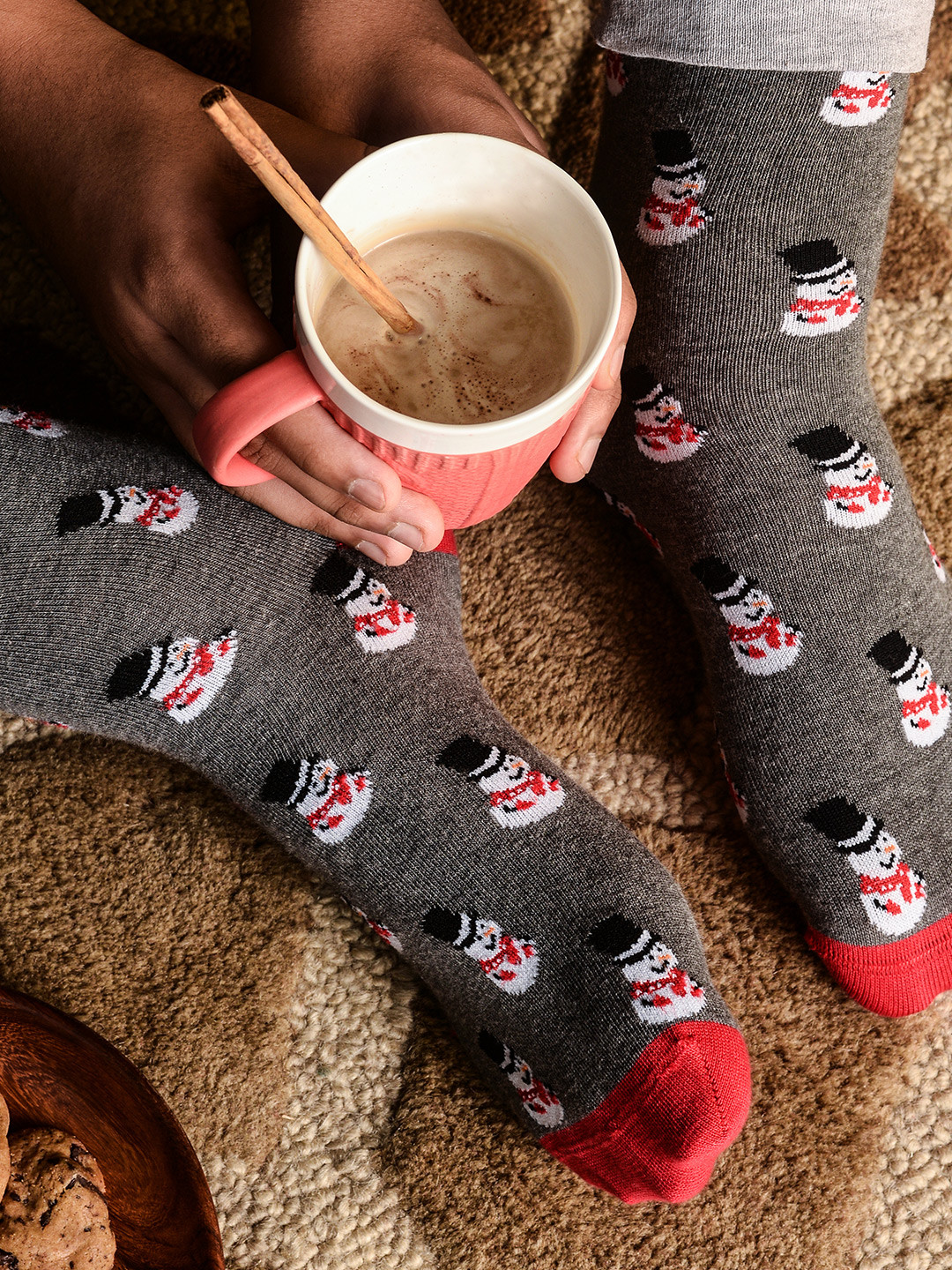 Mint & Oak Men Grey & Red Patterned Frosty Fun Calf-Length Socks