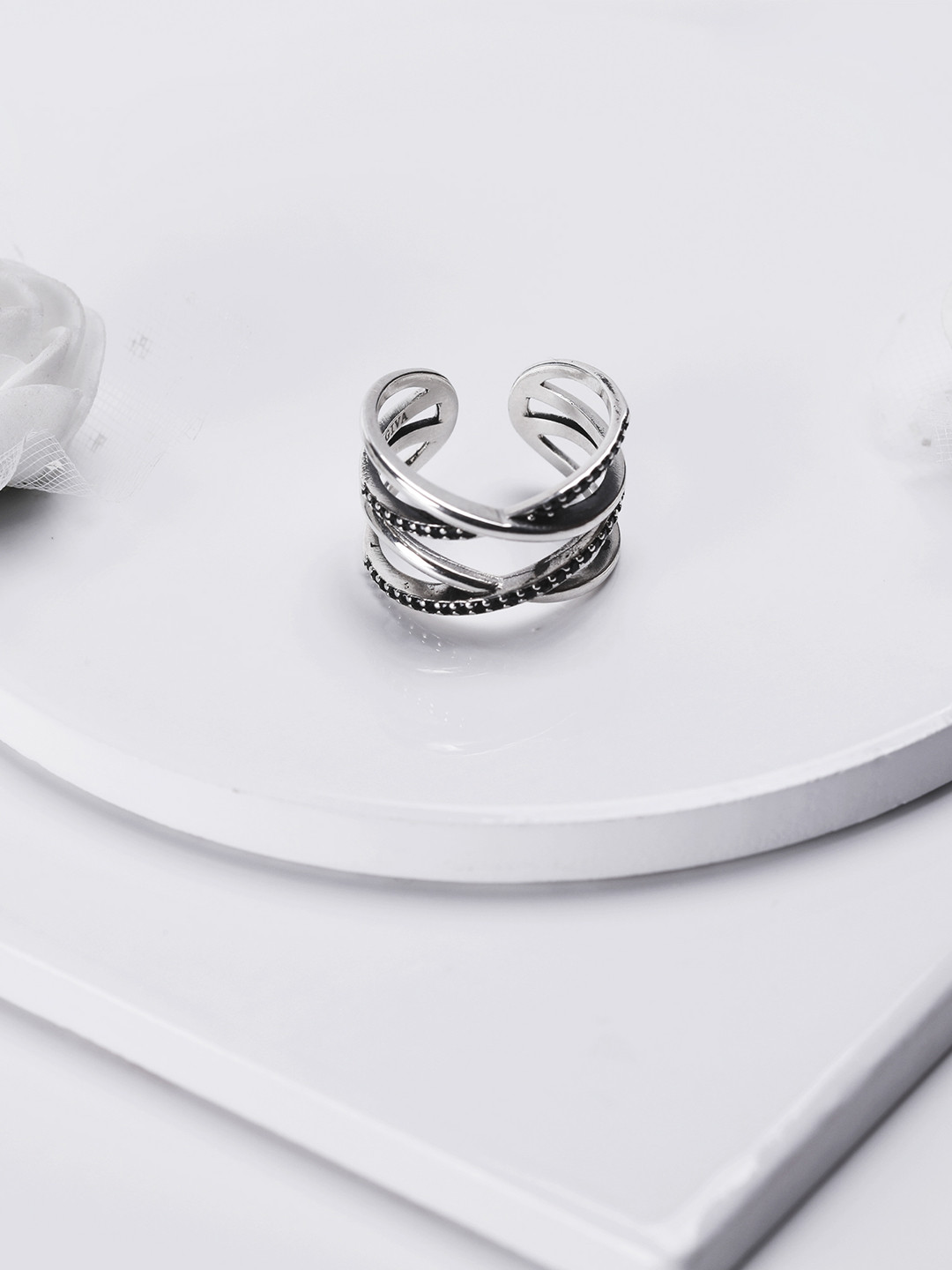 GIVA 925 Sterling Silver Rhodium Plated Weave Black Zircon Adjustable Ring
