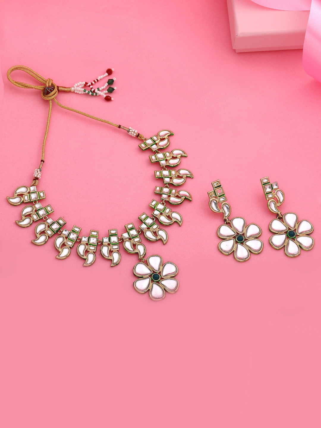Estele Women Gold-Plated Kundan-Studded Floral Design Jewellery set