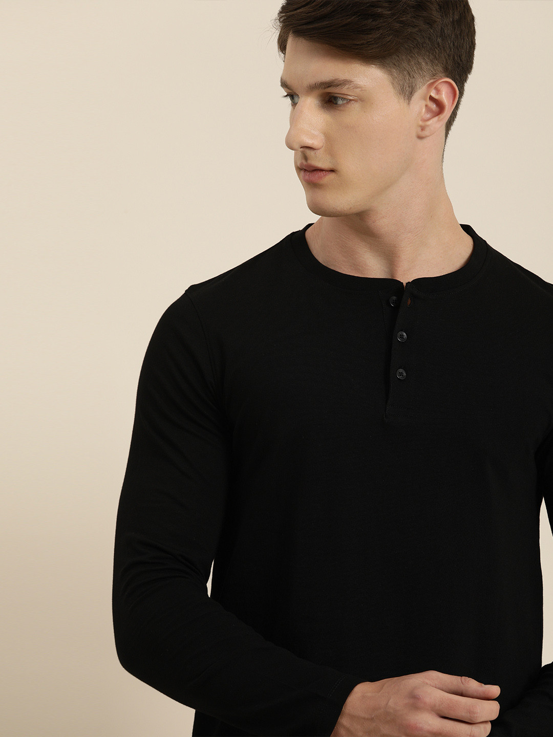INVICTUS Men Black  Cotton Solid Henley Neck  Cotton T-shirt