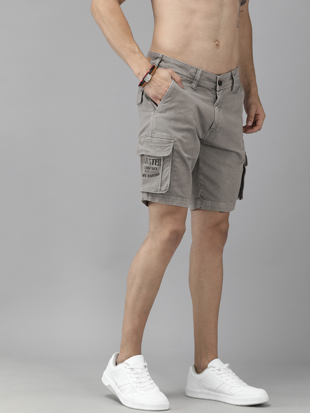 Roadster Men Grey Solid Regular Fit Cargo Shorts with Printed Detailing