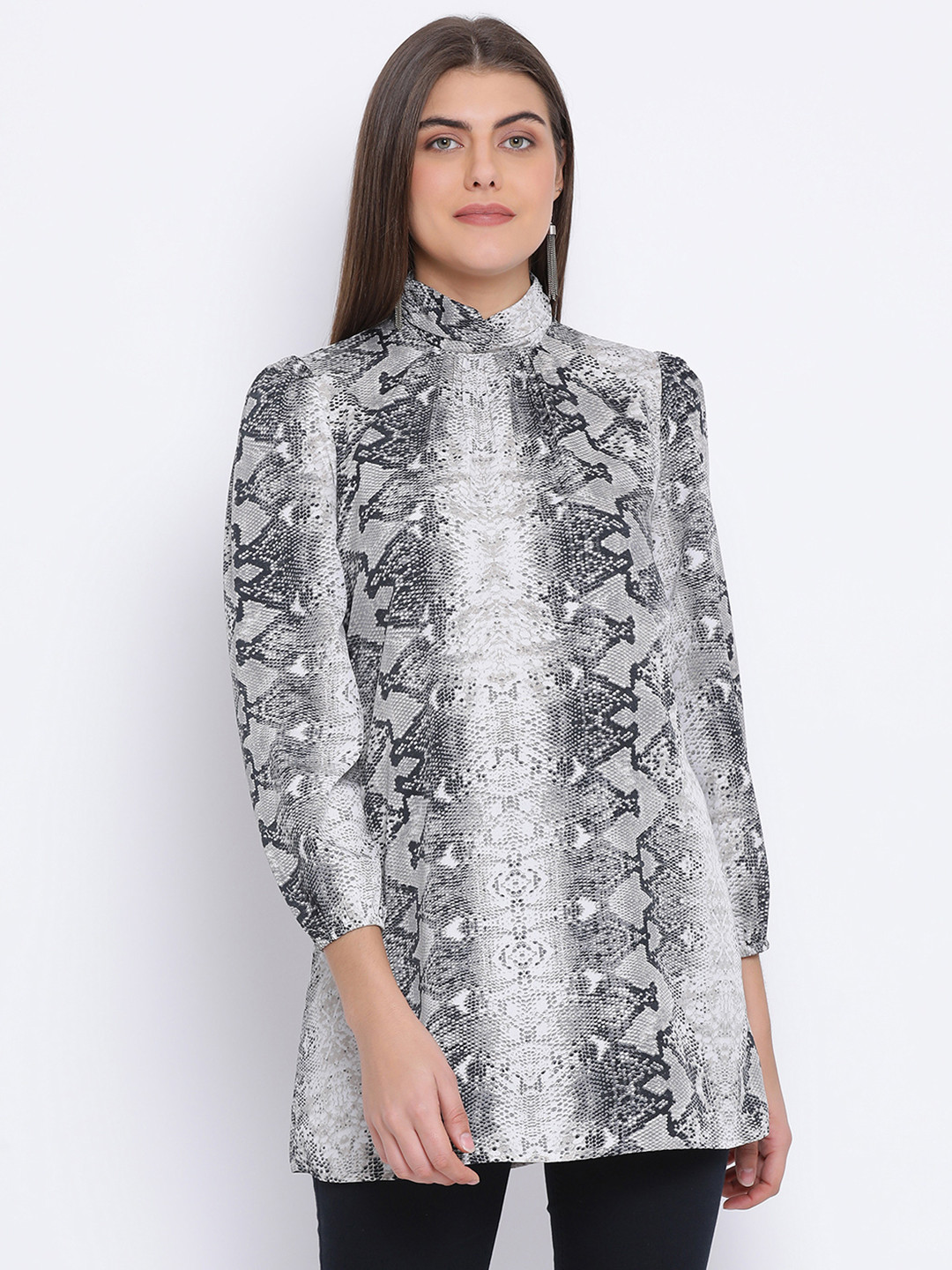 Oxolloxo Women's White & Black Snakeskin Printed Tunic