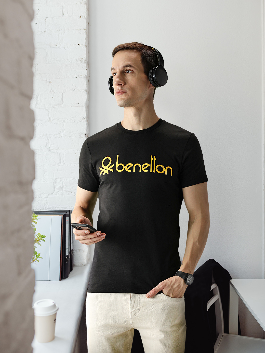 United Colors of Benetton Men Black & Yellow Brand Logo Print Round Neck Slim Fit T-shirt