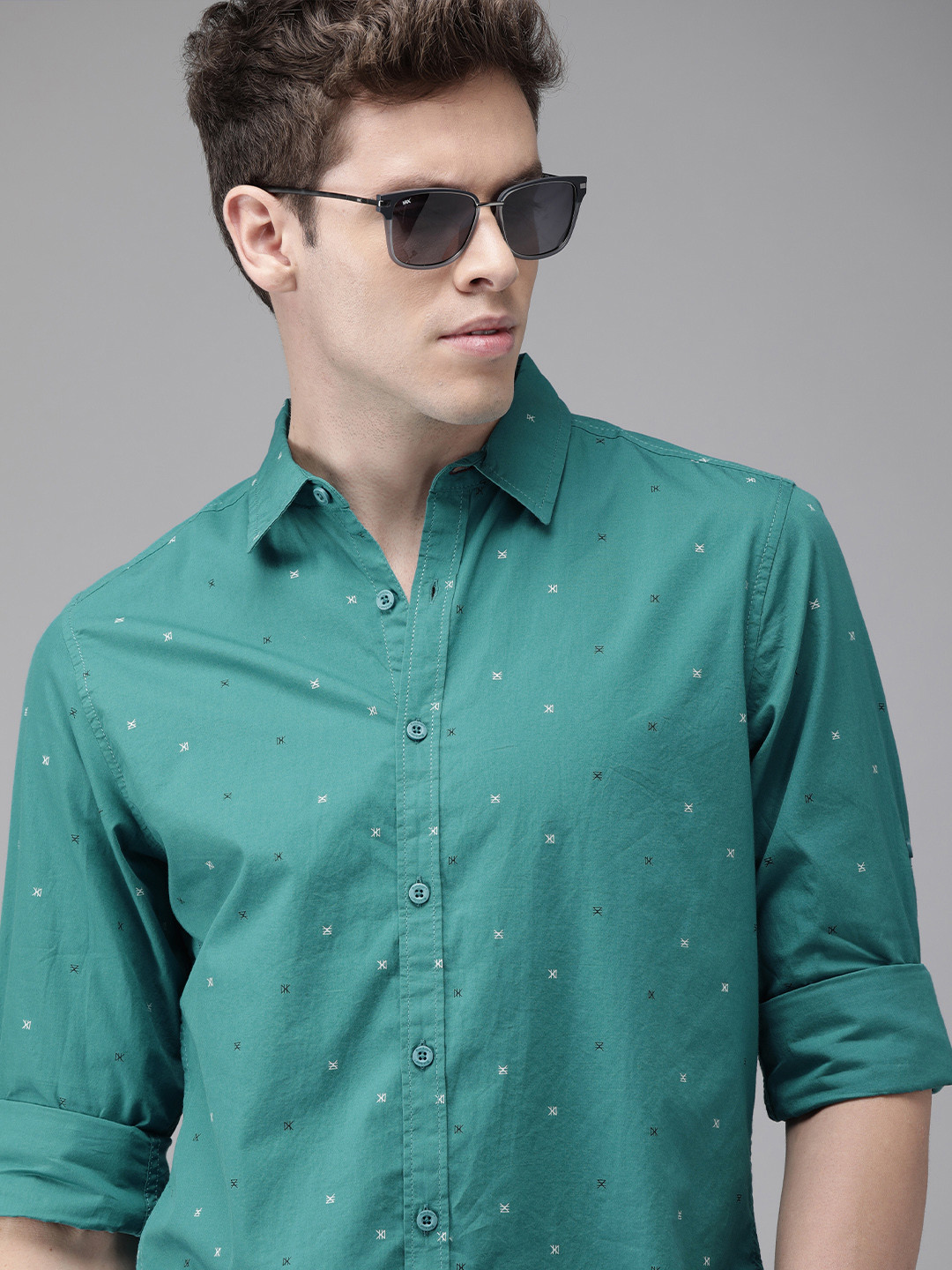 Roadster Men Teal Blue & Black Regular Fit Micro Ditsy Printed Casual Shirt