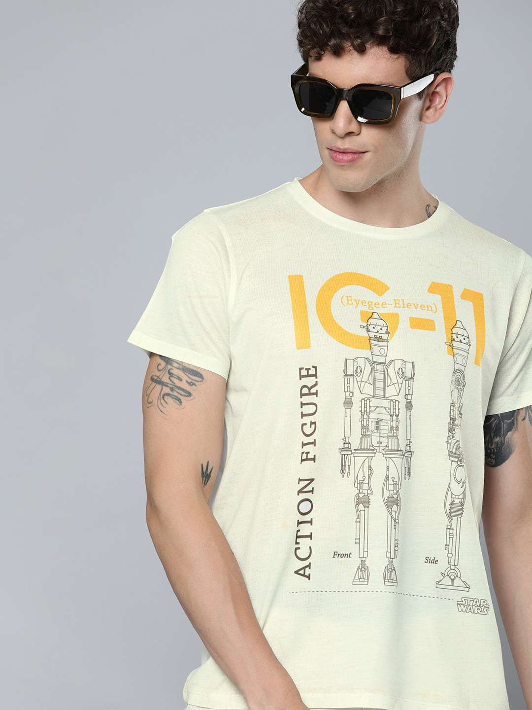 Kook N Keech Star Wars Men Beige & White Mandalorian Printed Round Neck T-shirt