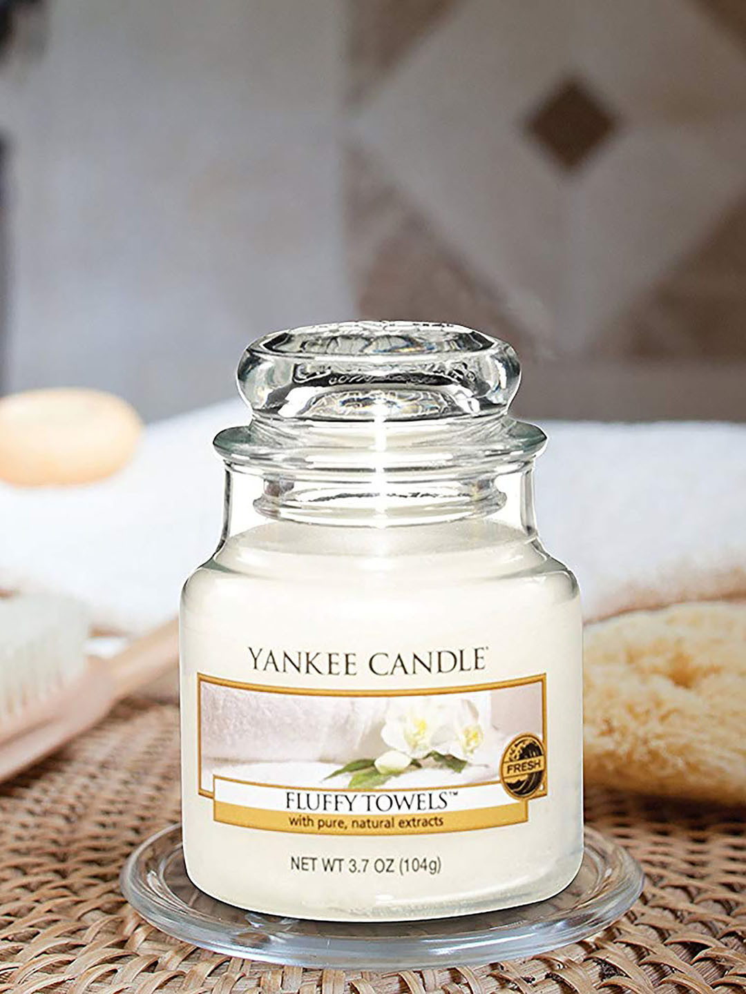 YANKEE CANDLE Fluffy Towels Scented 1 Wick Solid Geometric Regular Jar Candles
