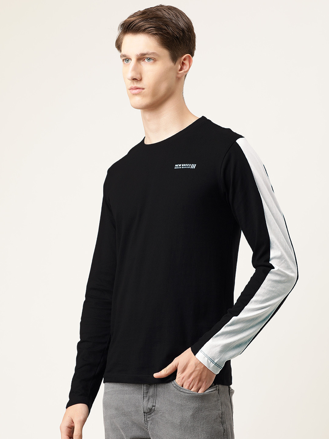 The Indian Garage Co Men Black Solid Round Neck T-shirt