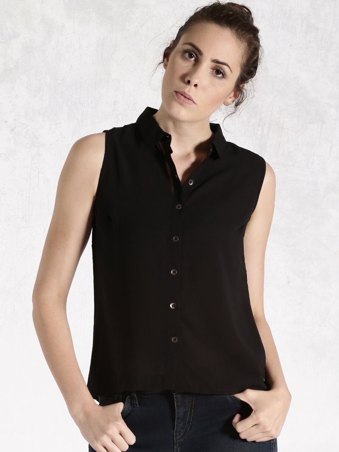 black sleeveless shirt with collar