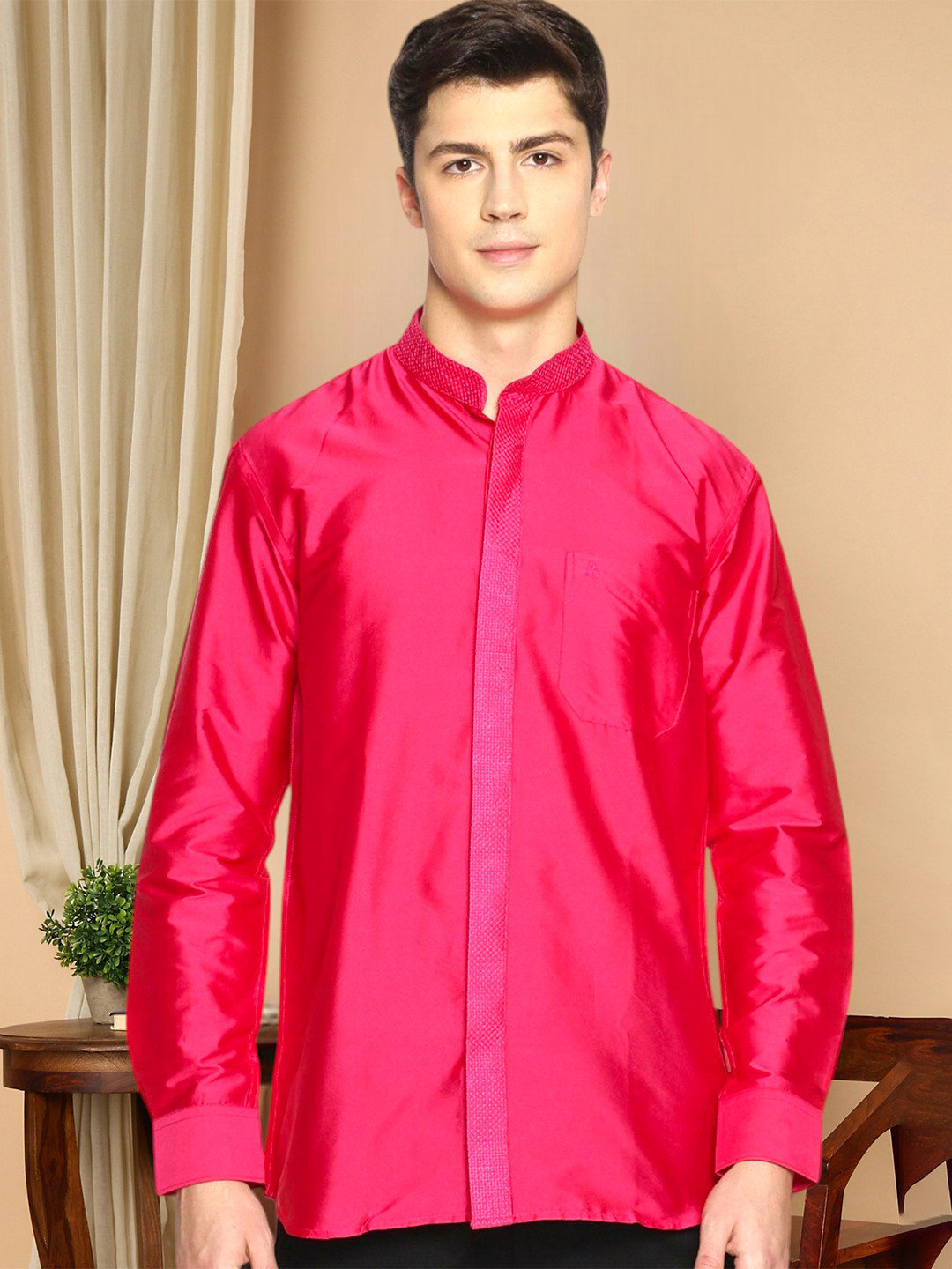 TATTVA Men Fuchsia Slim Fit Solid Party Shirt