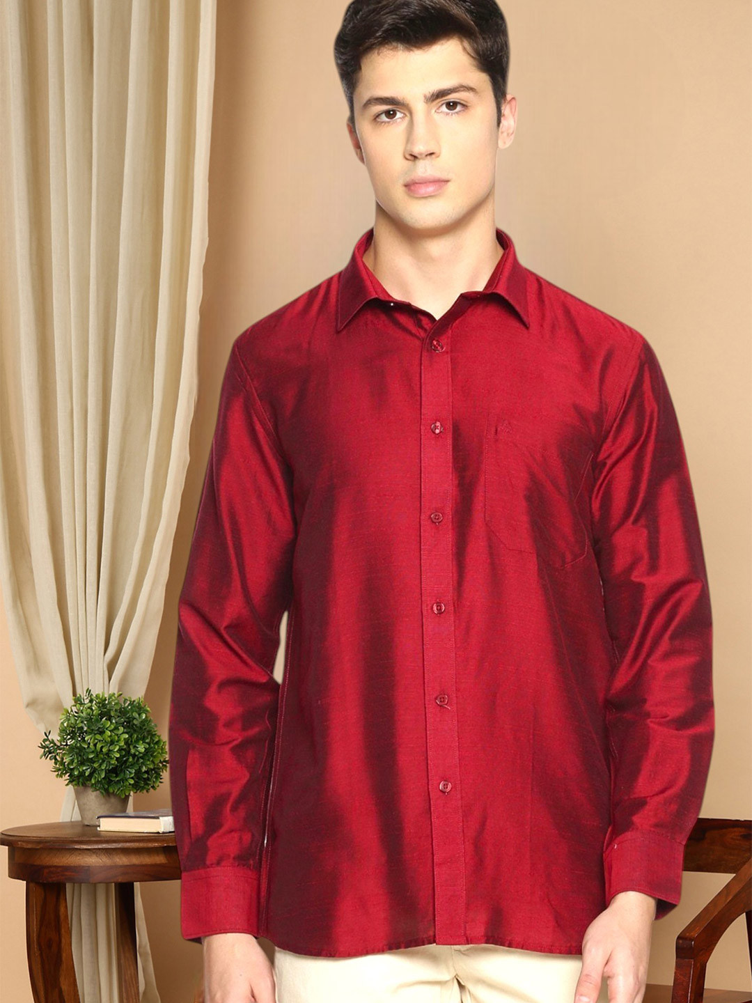 TATTVA Men Maroon Slim Fit Solid Casual Shirt