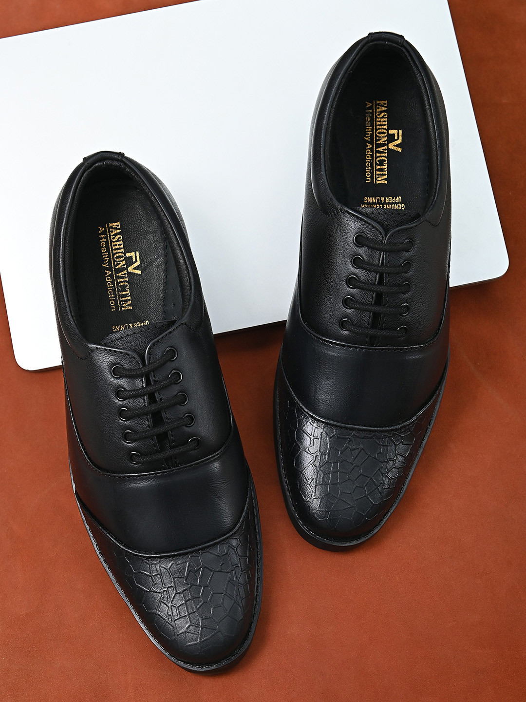 Fashion Victim Men Black Solid Leather Oxfords