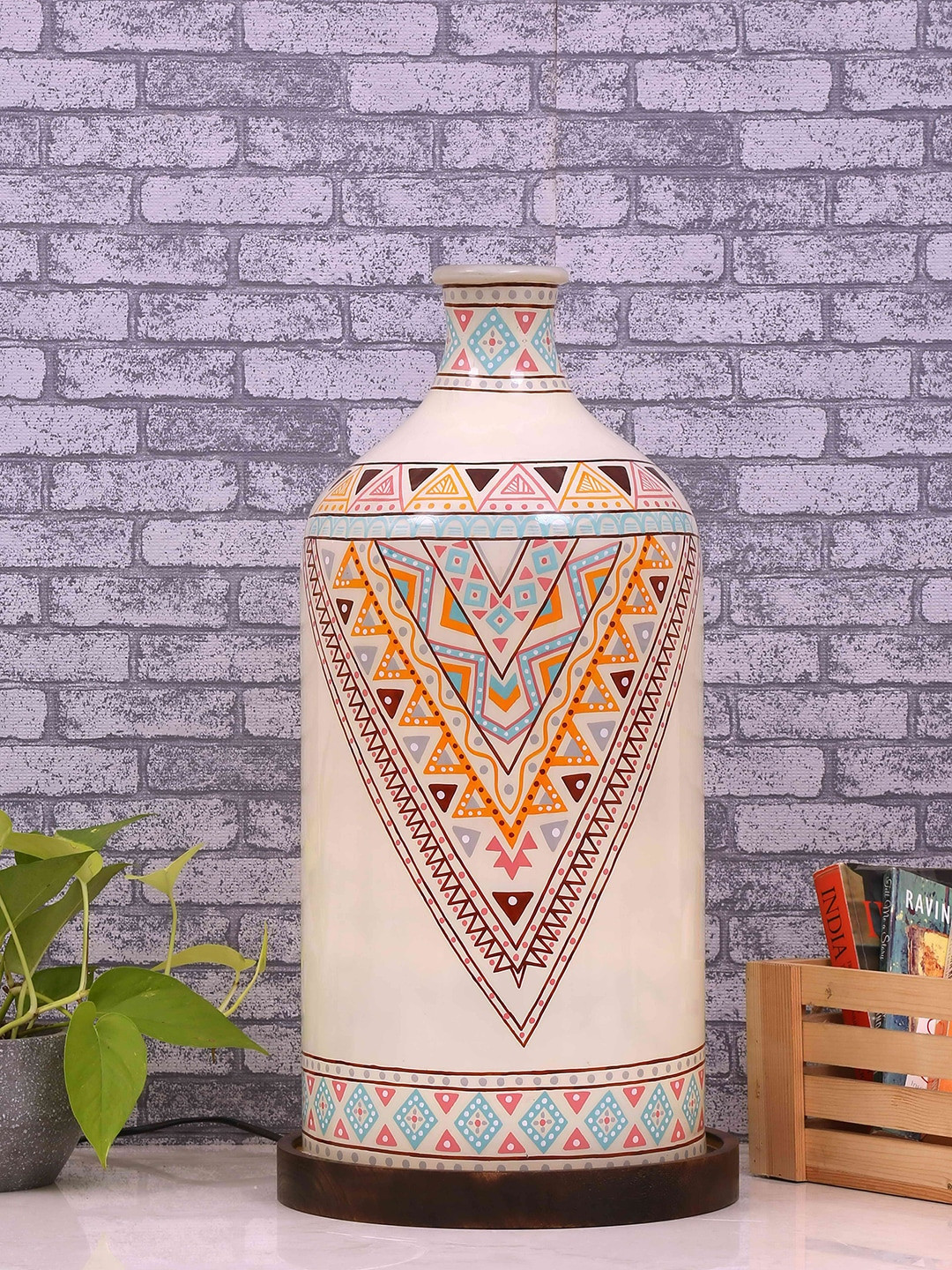 POSH-N-PLUSH Off-White Hand-Painted Finesse Glass Table Lamp