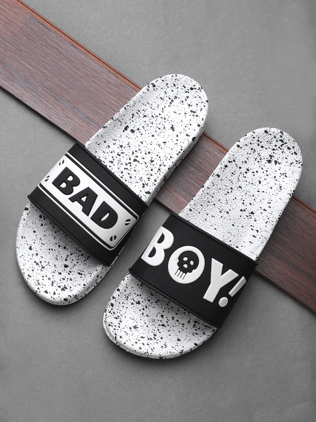 Pampy Angel Men Black & White Printed Sliders