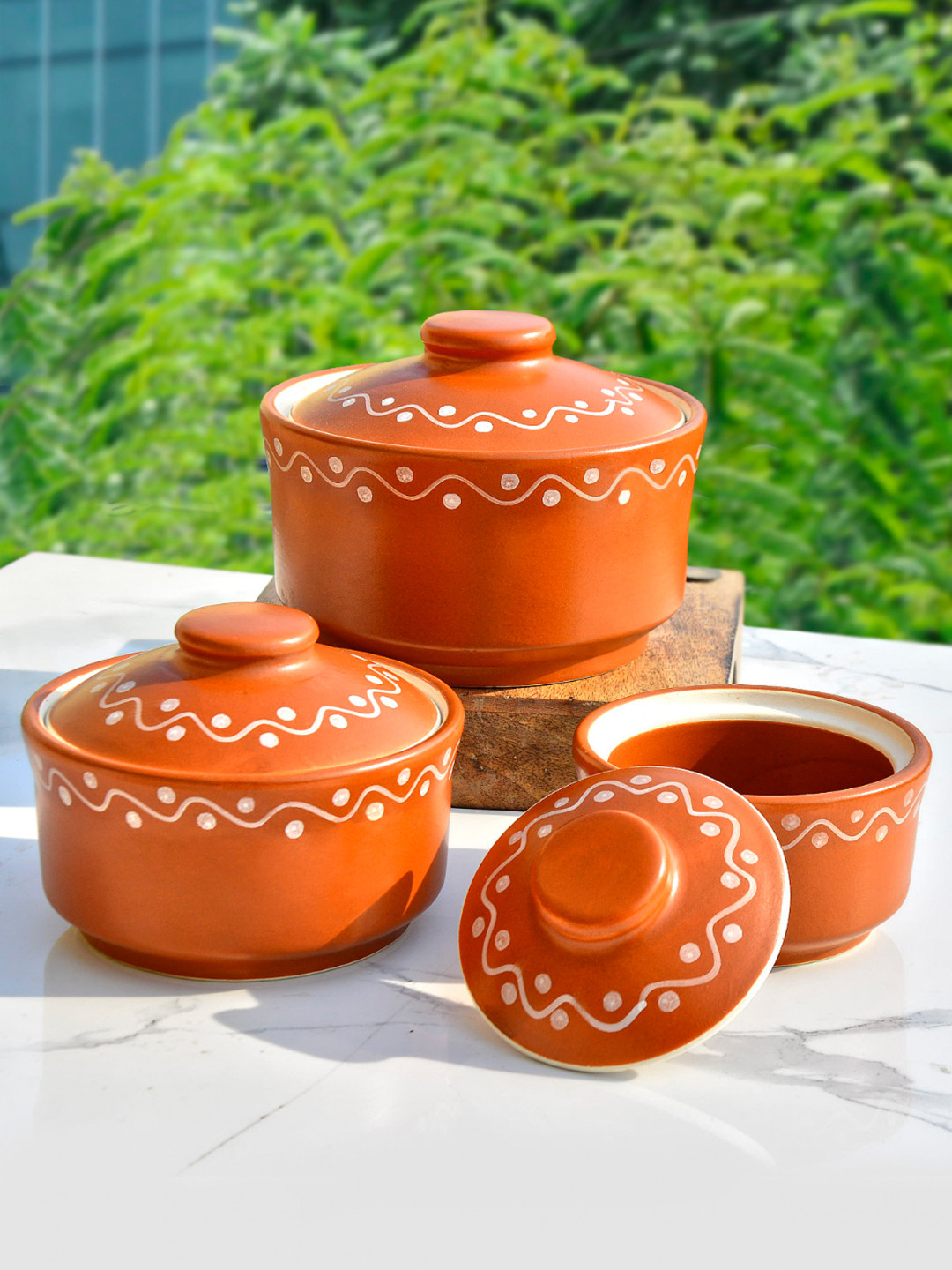 StyleMyWay Set of 3 Brown Handmade Ceramic Serving Bowls with Lids