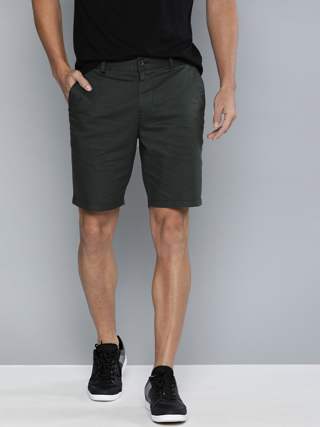Mast & Harbour Men Charcoal Solid Regular Fit Chino Shorts
