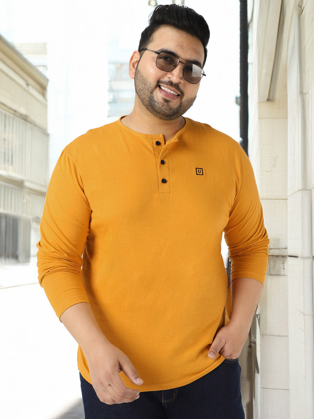 Urbano Plus Men Yellow Solid Henley Neck T-shirt