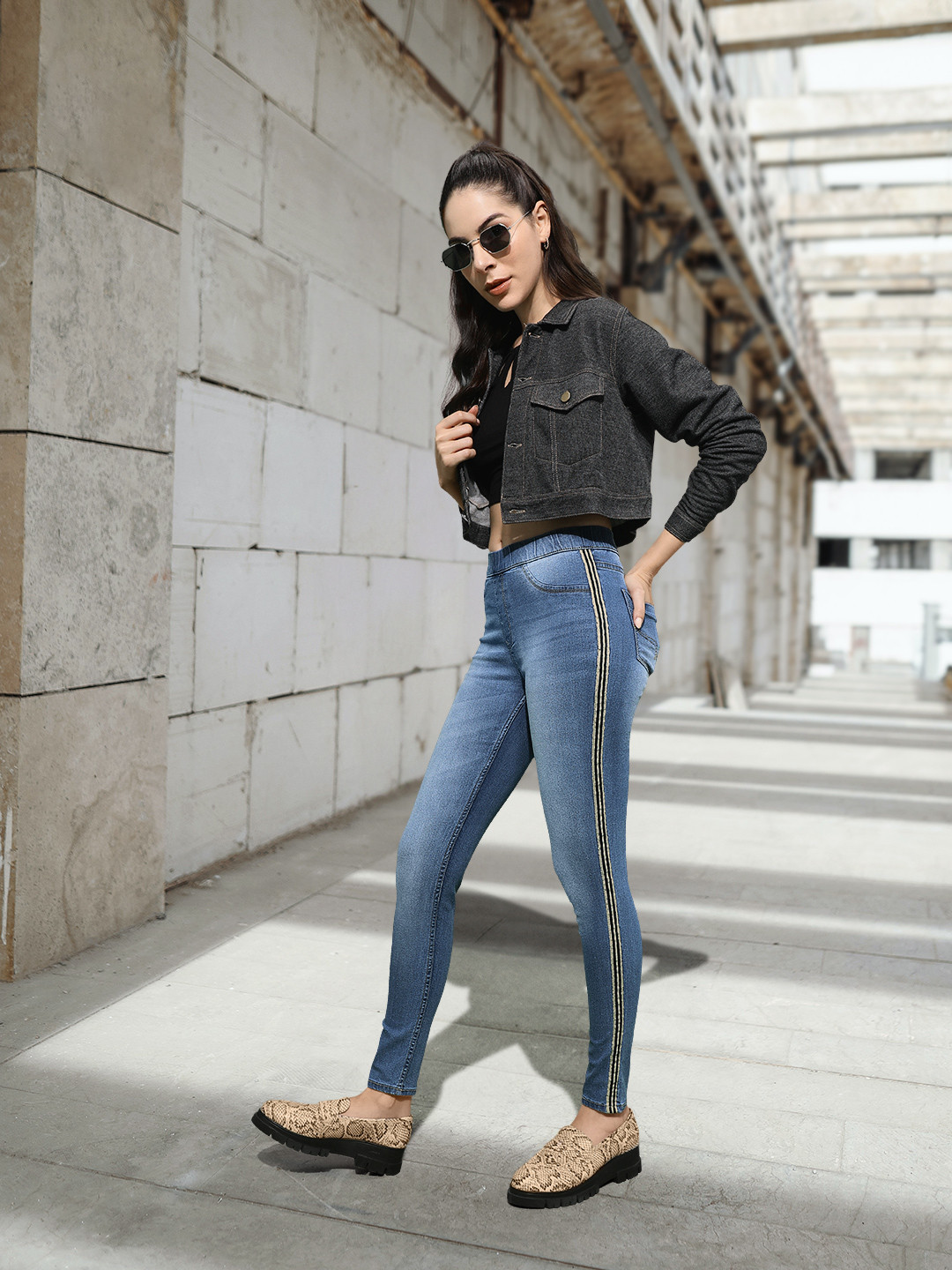 Roadster Women Blue Washed Mid-Rise Side Striped Denim Jeggings