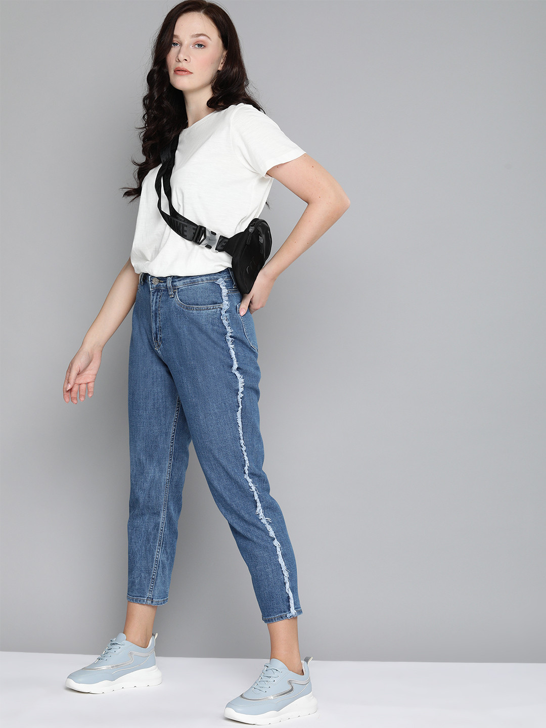 Harvard Women Blue Regular Fit Mid-Rise Mildly Distressed Jeans