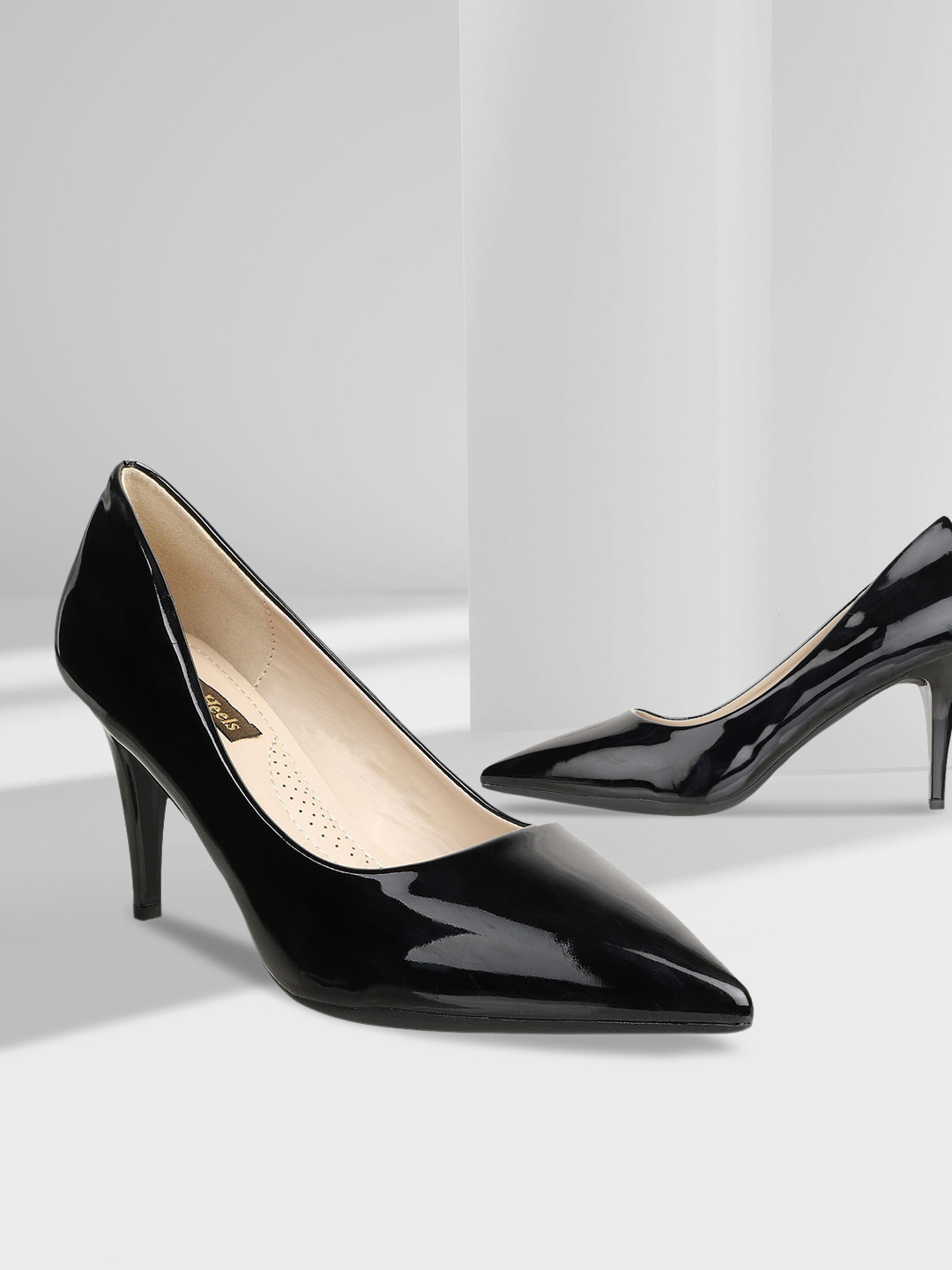Flat n Heels Women Black Solid Pumps