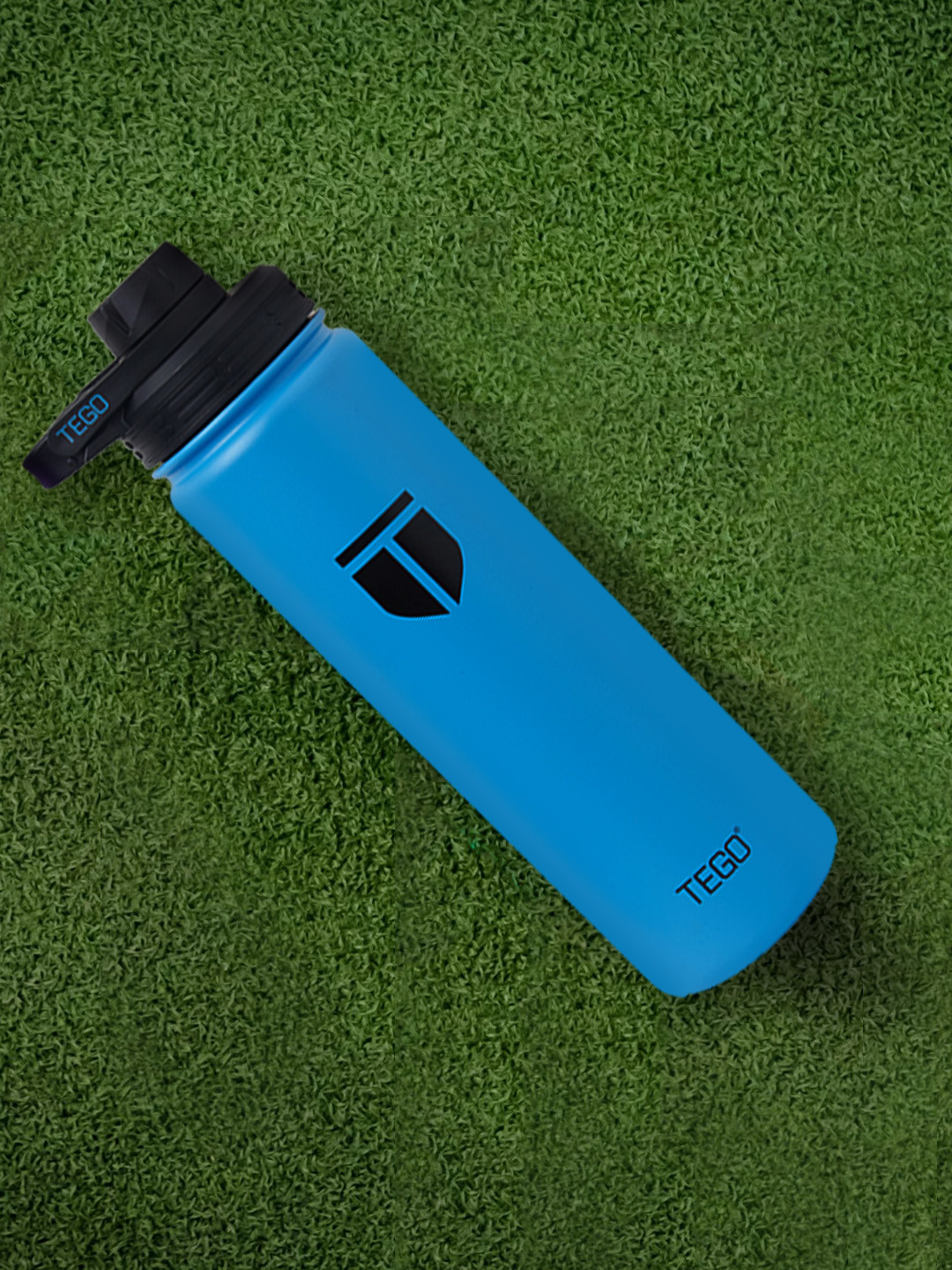 TEGO Unisex Blue Vaccum Sealed Steel Water Bottle With Cleaning Brush 600 ml