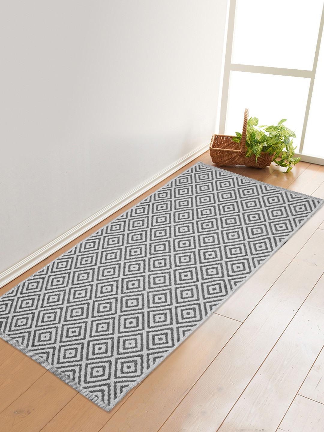 Saral Home White & Grey Geometric Patterned Multi-Use Dhurrie