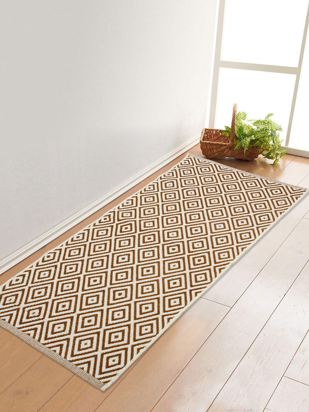 Saral Home Brown & White Geometric Floor Mat