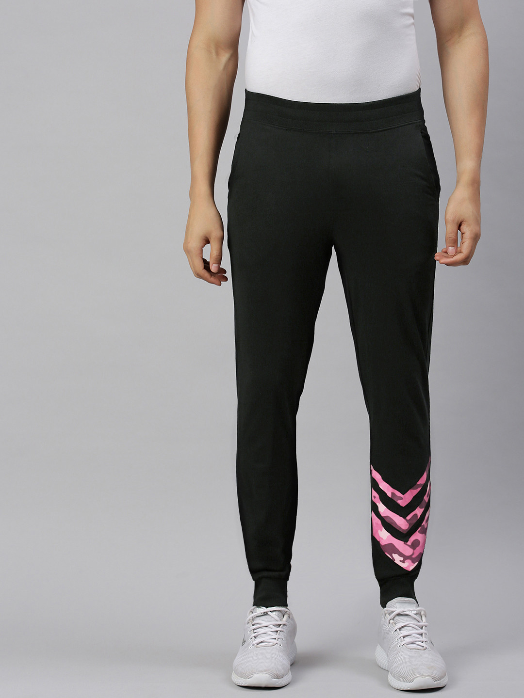 Huetrap Men Black Solid Straight-Fit Sustainable Joggers with Printed Detail