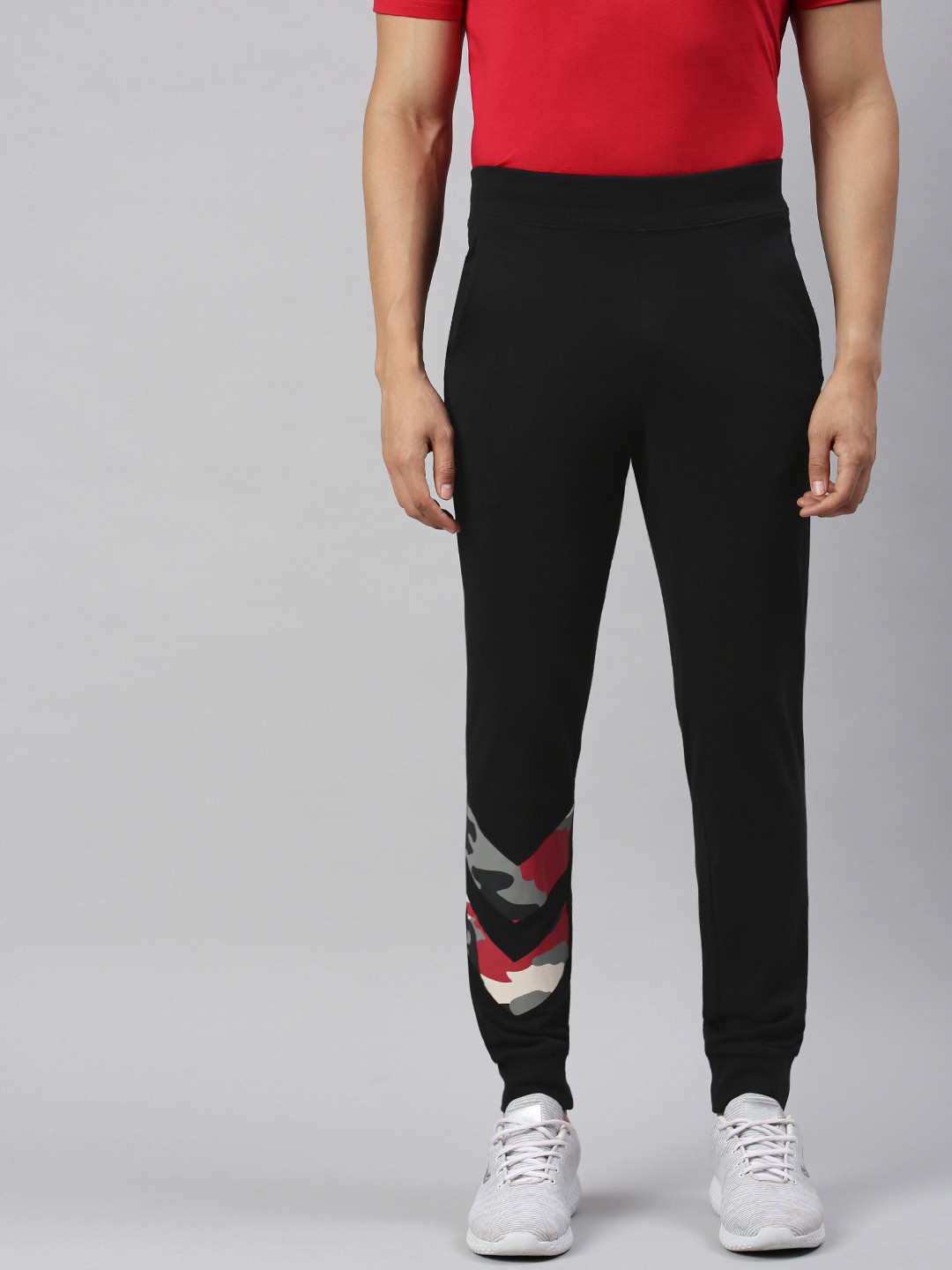 Huetrap Men Black Solid Regular Fit Sustainable Joggers