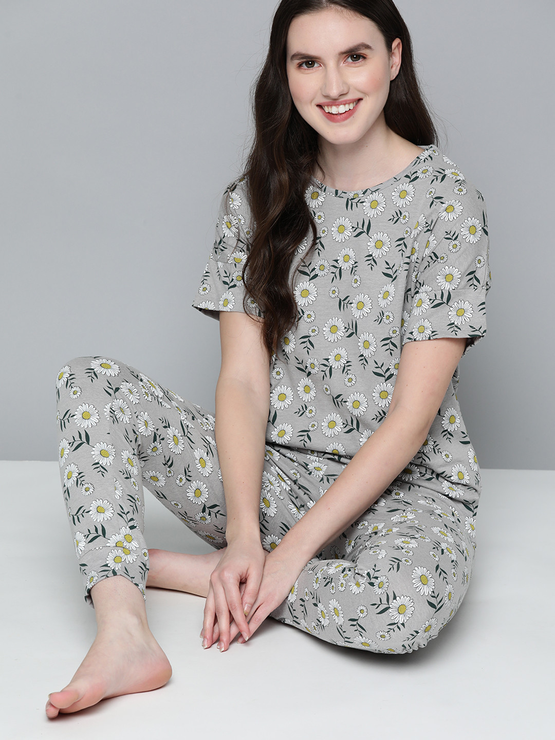 Mast & Harbour Women Grey Melange & White Floral Printed Jogger Set