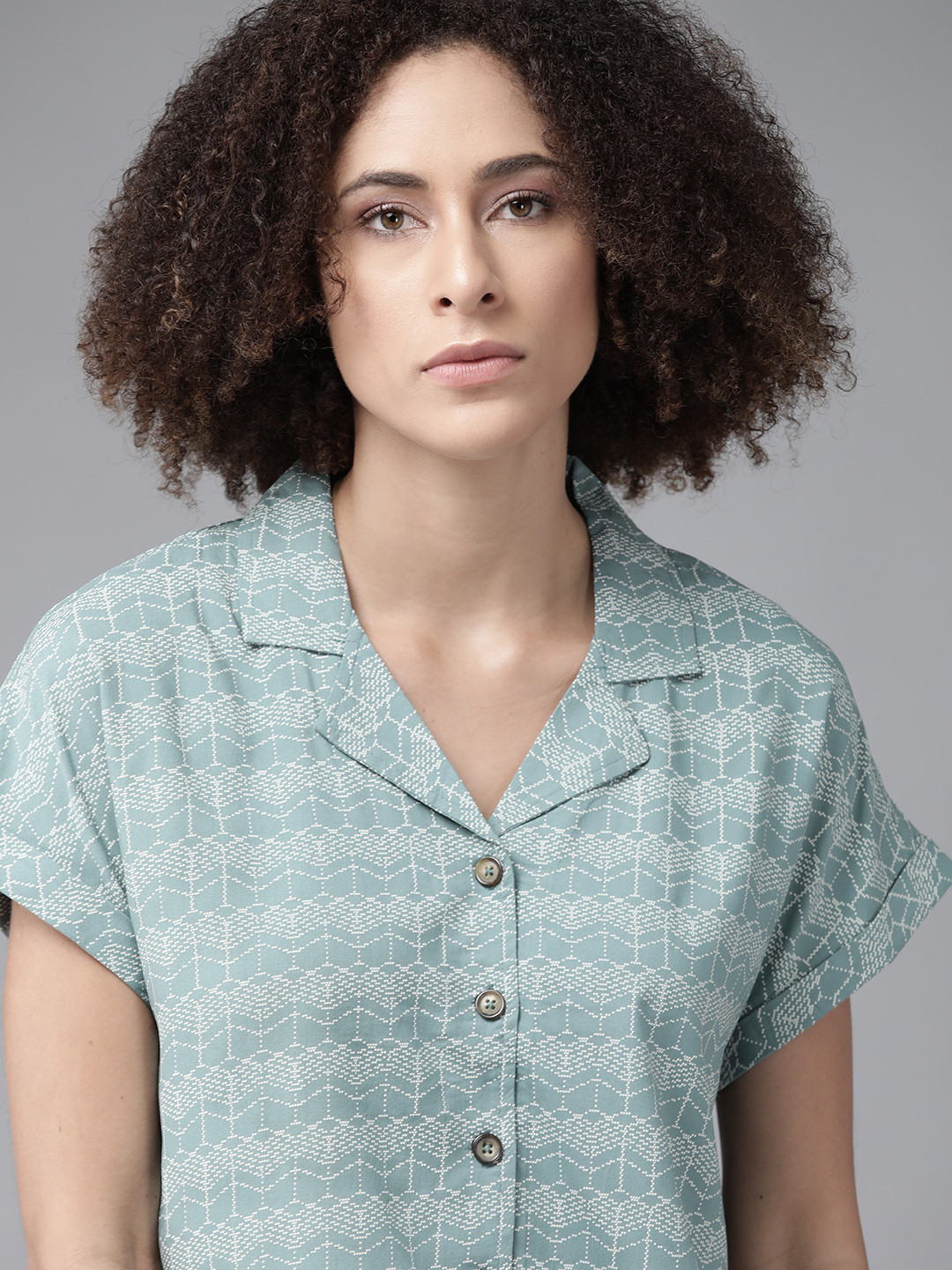 The Roadster Lifestyle Co Green & White Geometric Extended Sleeves Sustainable Ecovero Shirt Style Crop Top