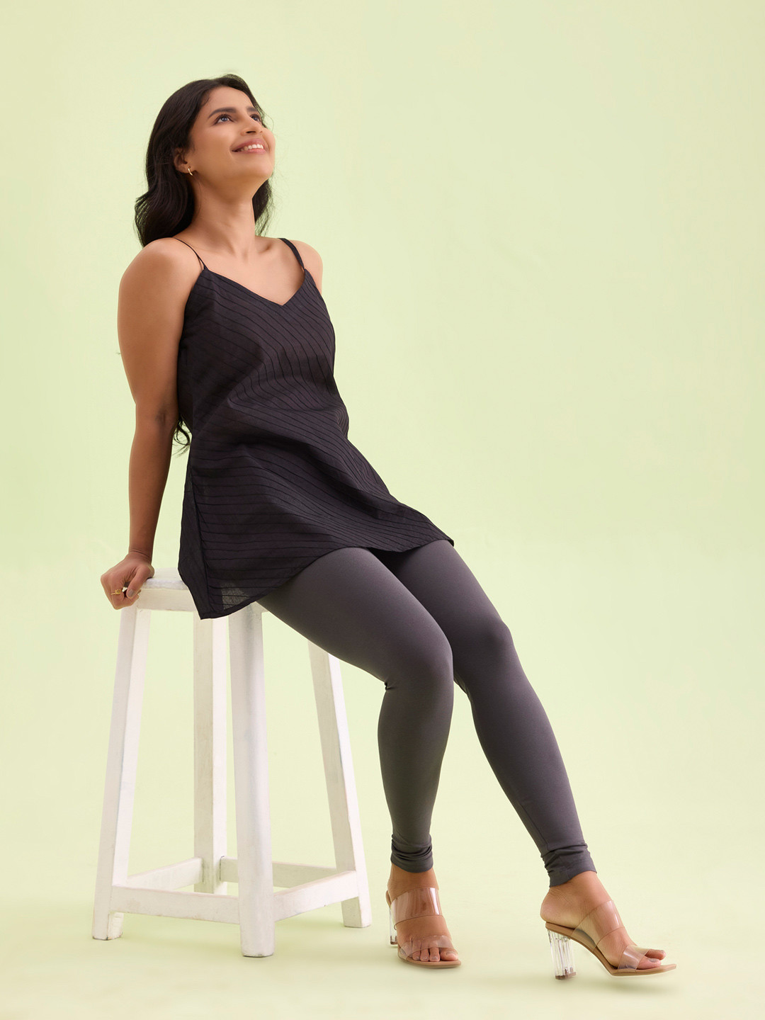 Go Colors Women Charcoal Grey Solid Slim-Fit Ankle-Length Leggings