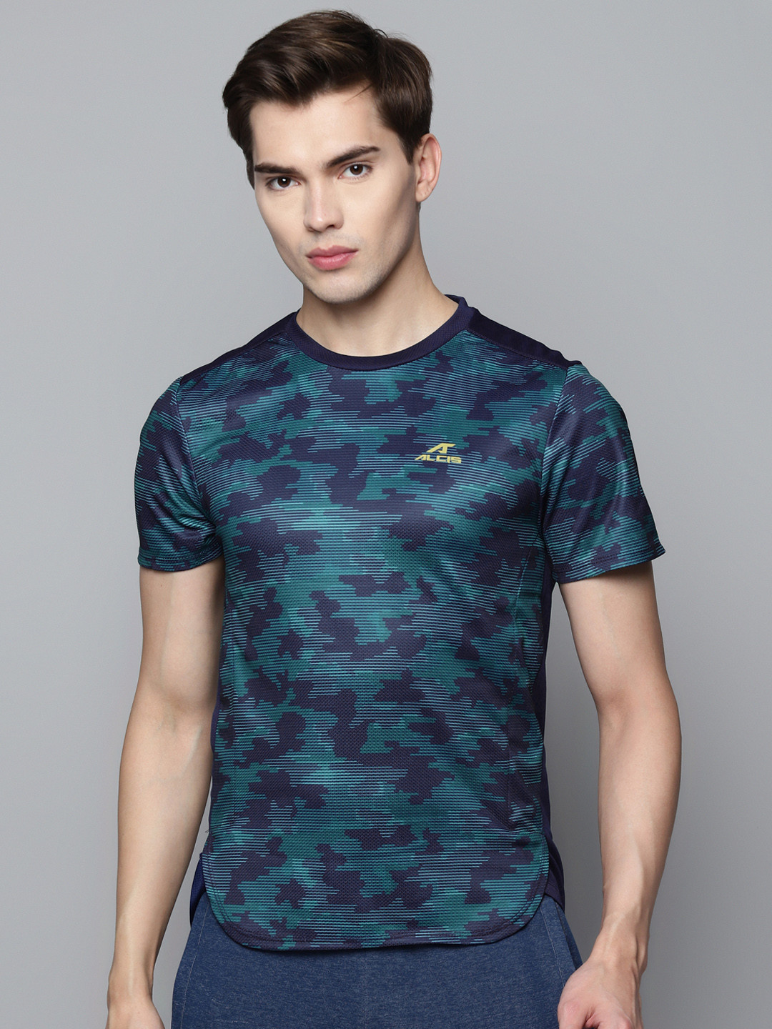 Alcis Men Blue & Green Camouflage Print Slim Fit T-shirt