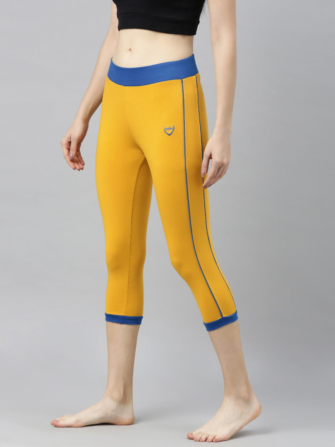 zebu Women Yellow Solid Skinny Fit 3/4th Length Capris