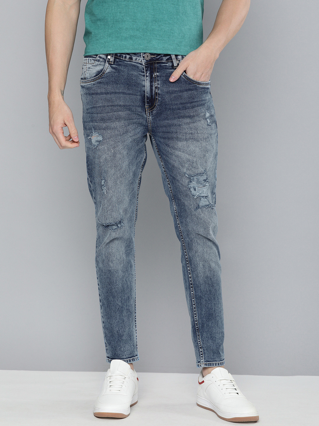 Mast & Harbour Men Blue Carrot Fit Mid-Rise Mildly Distressed Stretchable Jeans