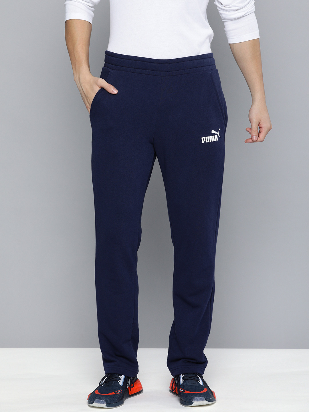 Puma Men Peacoat Solid ESS Logo TR op Sustainable Sustainable Track Pants