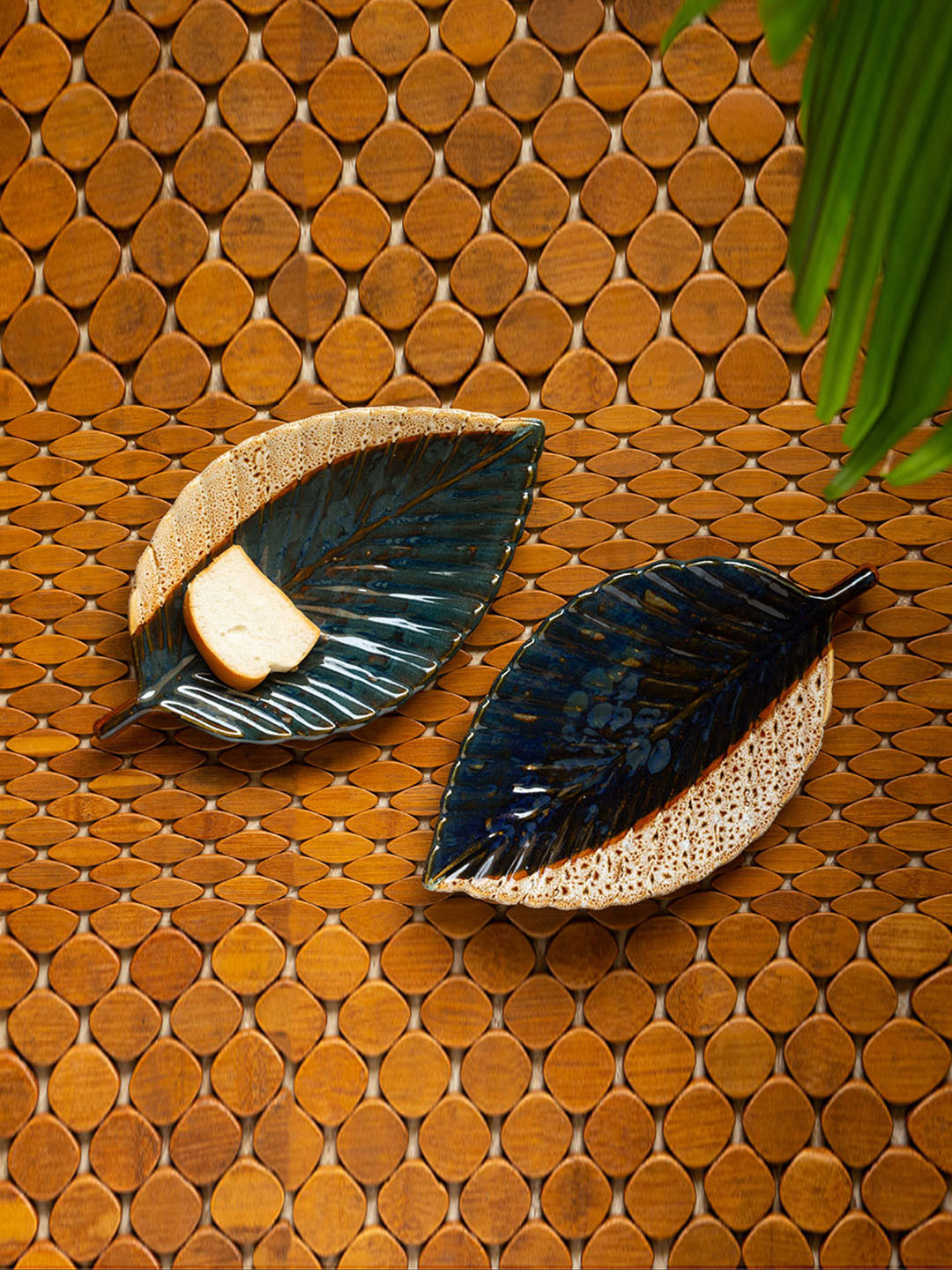 ExclusiveLane Set of 2 Green & Cream Coloured The Banana Leaf Printed Serving Platters