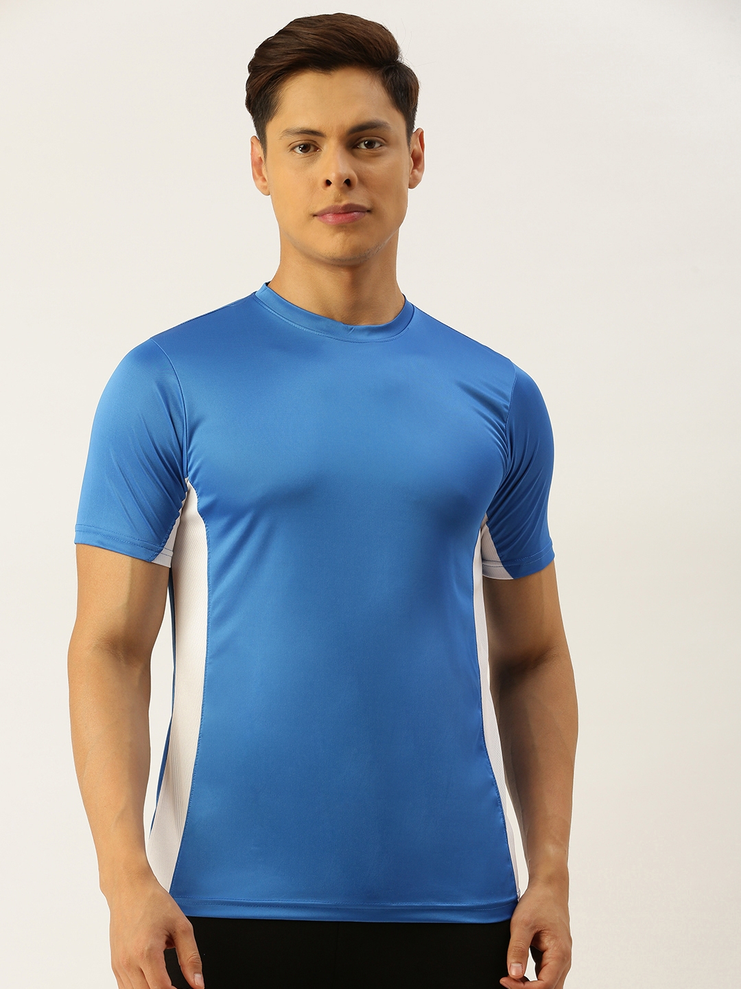 Campus Sutra Men Blue Solid Round Neck Sports T shirt