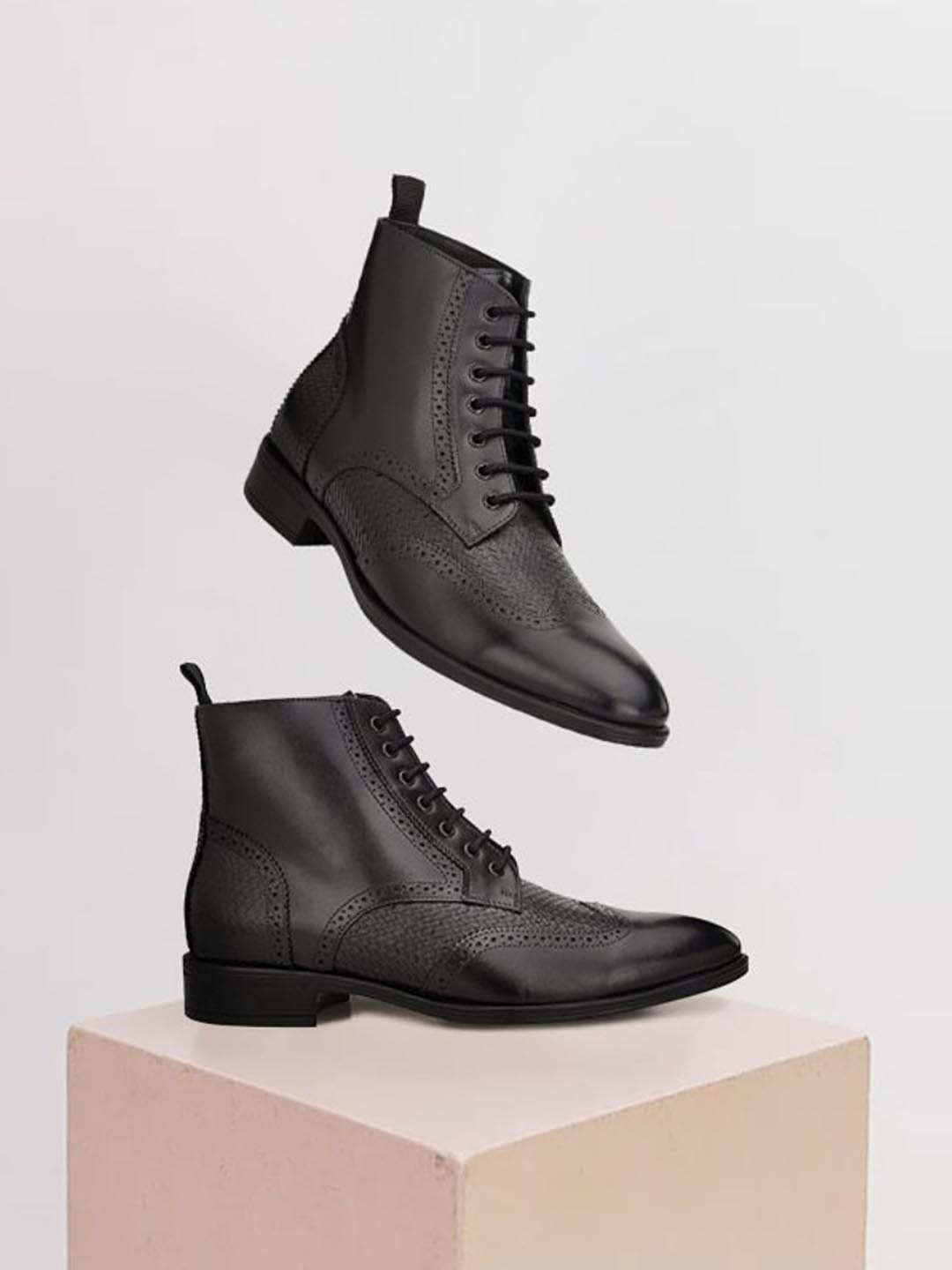 Hitz Men Black Textured Leather High-Top Flat Boots