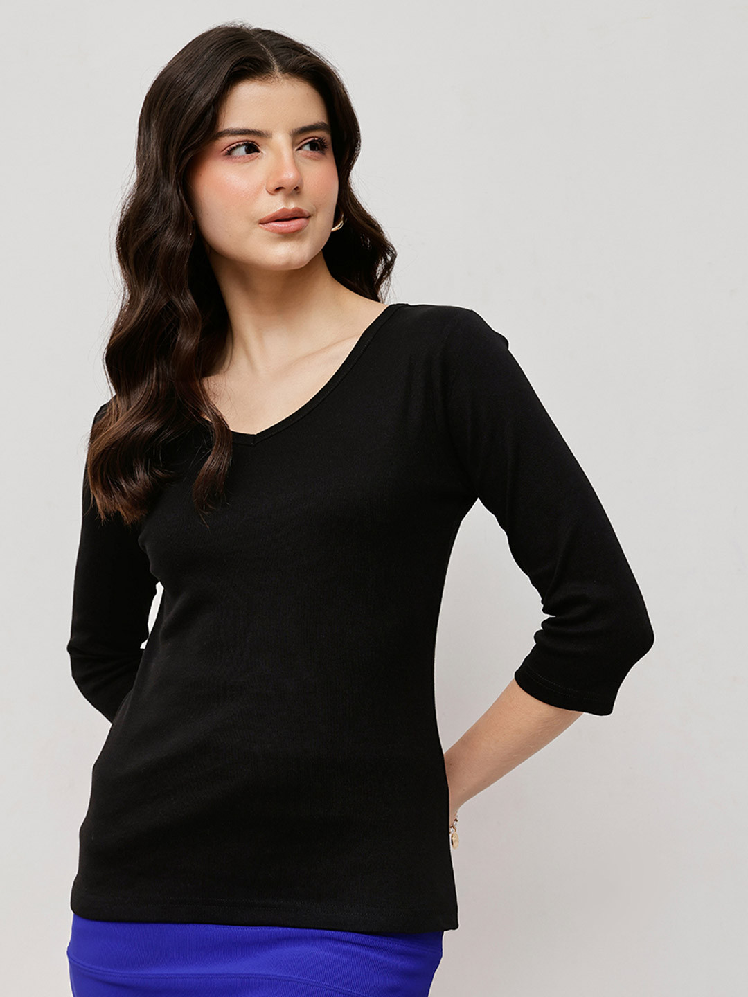 Espresso Women Black Solid V-Neck T-shirt