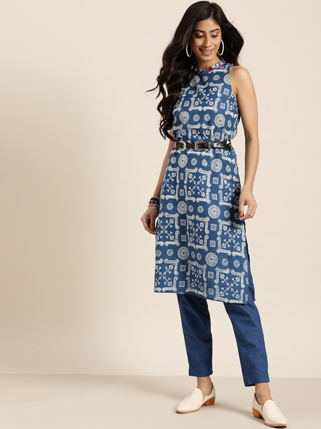 Sangria Women Navy Blue & Off-White Printed Kurta with Trousers