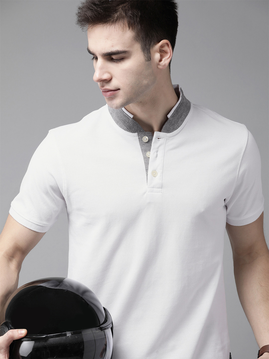 The Roadster Lifestyle Co Men White Solid Stand Collar T-shirt