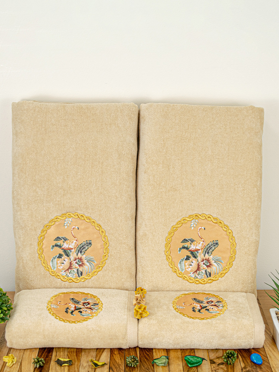 RANGOLI Unisex Set Of 4 Beige Appliqued 450 GSM Towels